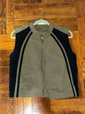 OAK + FORT Olive Green and Black Sleeveless Zip Crop Top